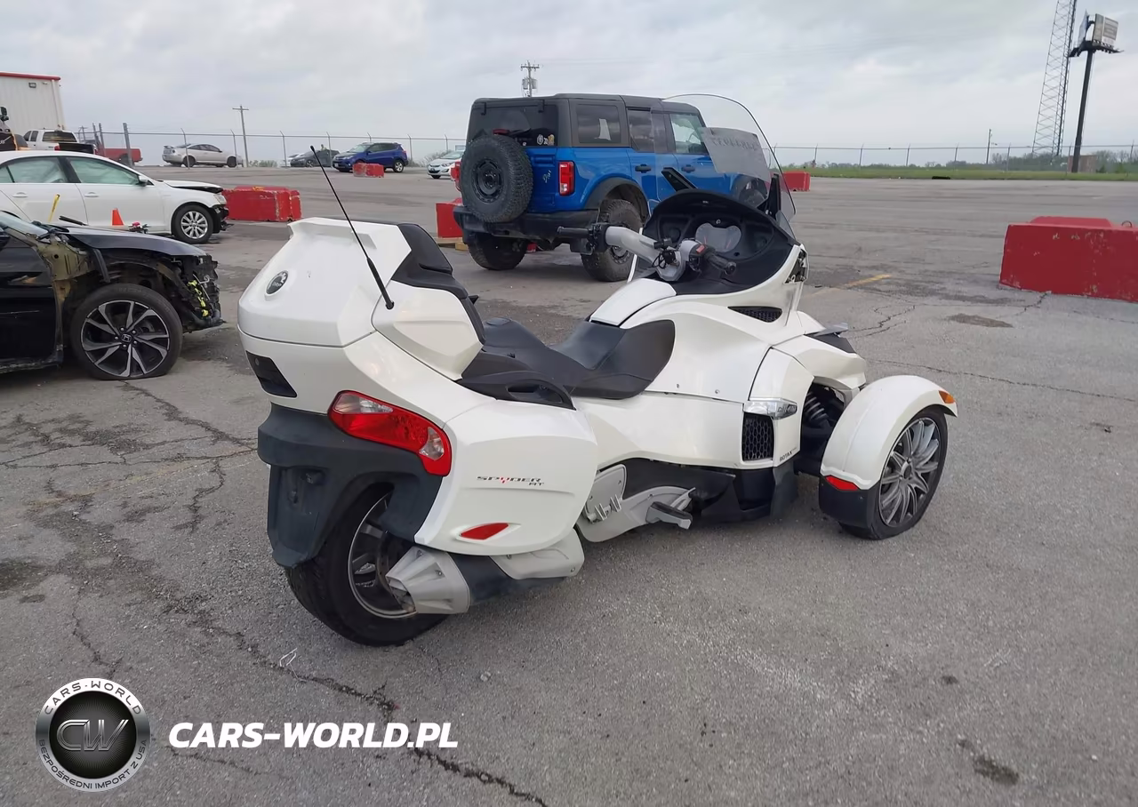 2017 Can-Am Spyder Roadster Rt-Rt-S-Ltd-Sp Series VIN:2BXNBDD29HV001465 - 4