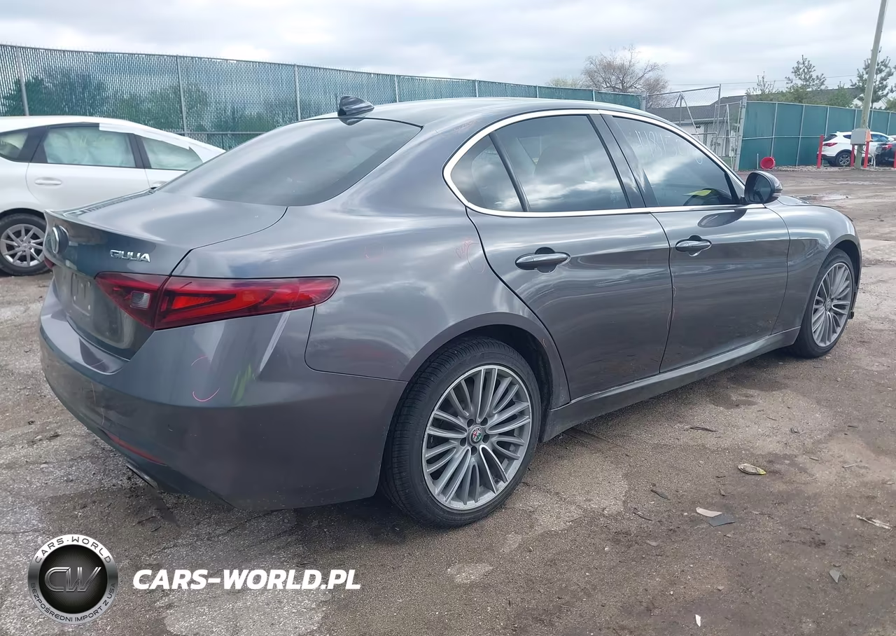2017 Alfa Romeo Giulia Ti Awd VIN:ZARFAEENXH7556950 - 4