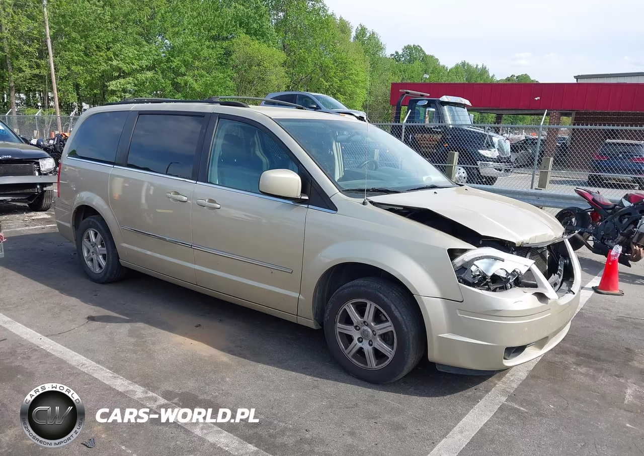 2010 Chrysler Town & Country Touring Plus – zdjęcie 1 z 16