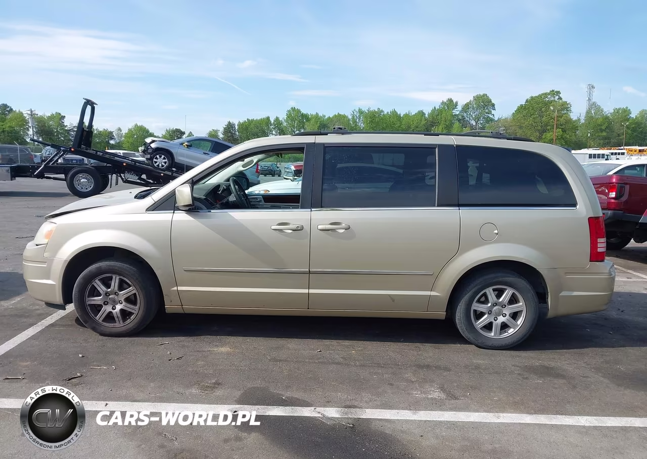 2010 Chrysler Town & Country Touring Plus VIN:2A4RR8DX9AR441405 - 14