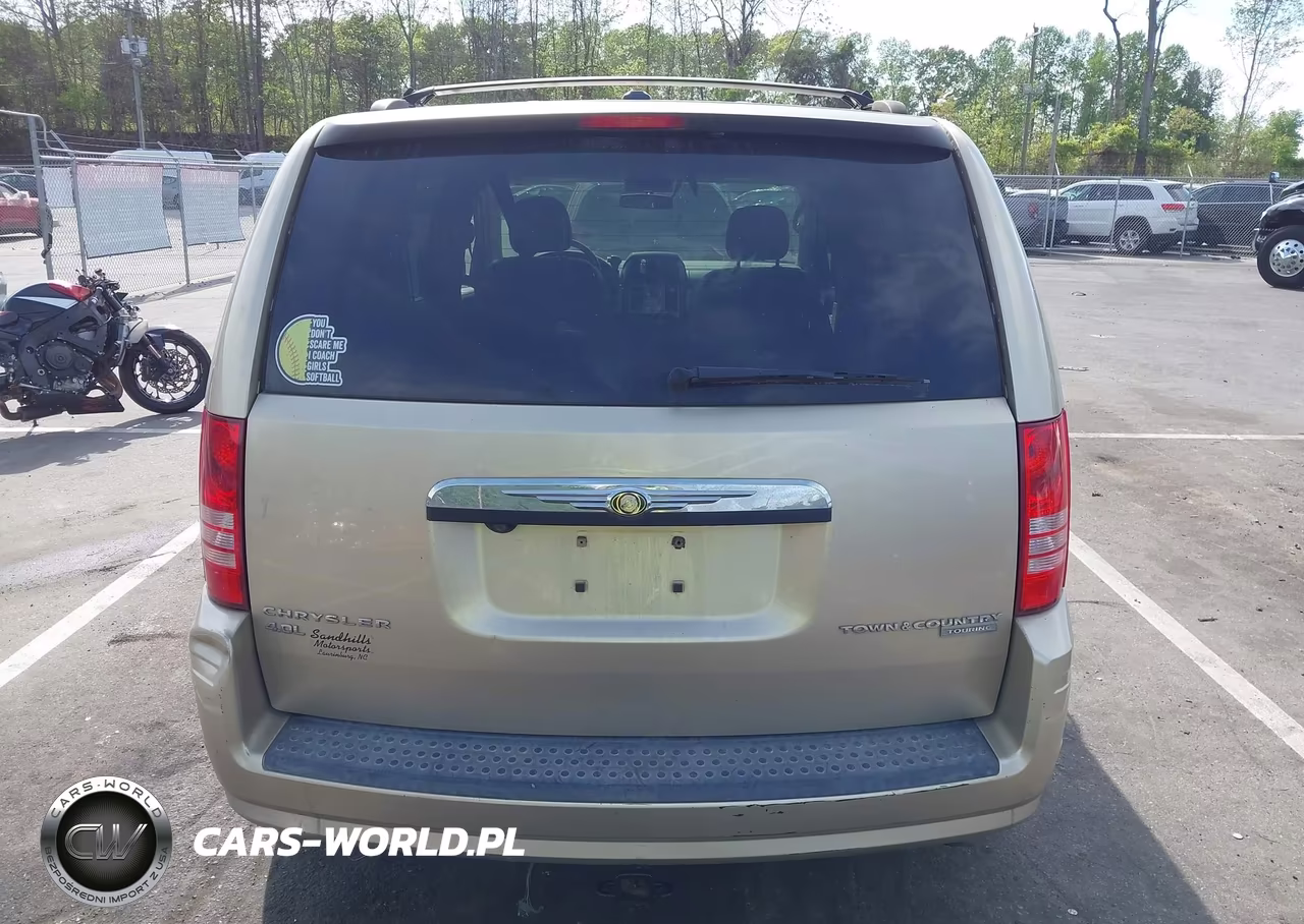 2010 Chrysler Town & Country Touring Plus VIN:2A4RR8DX9AR441405 - 16