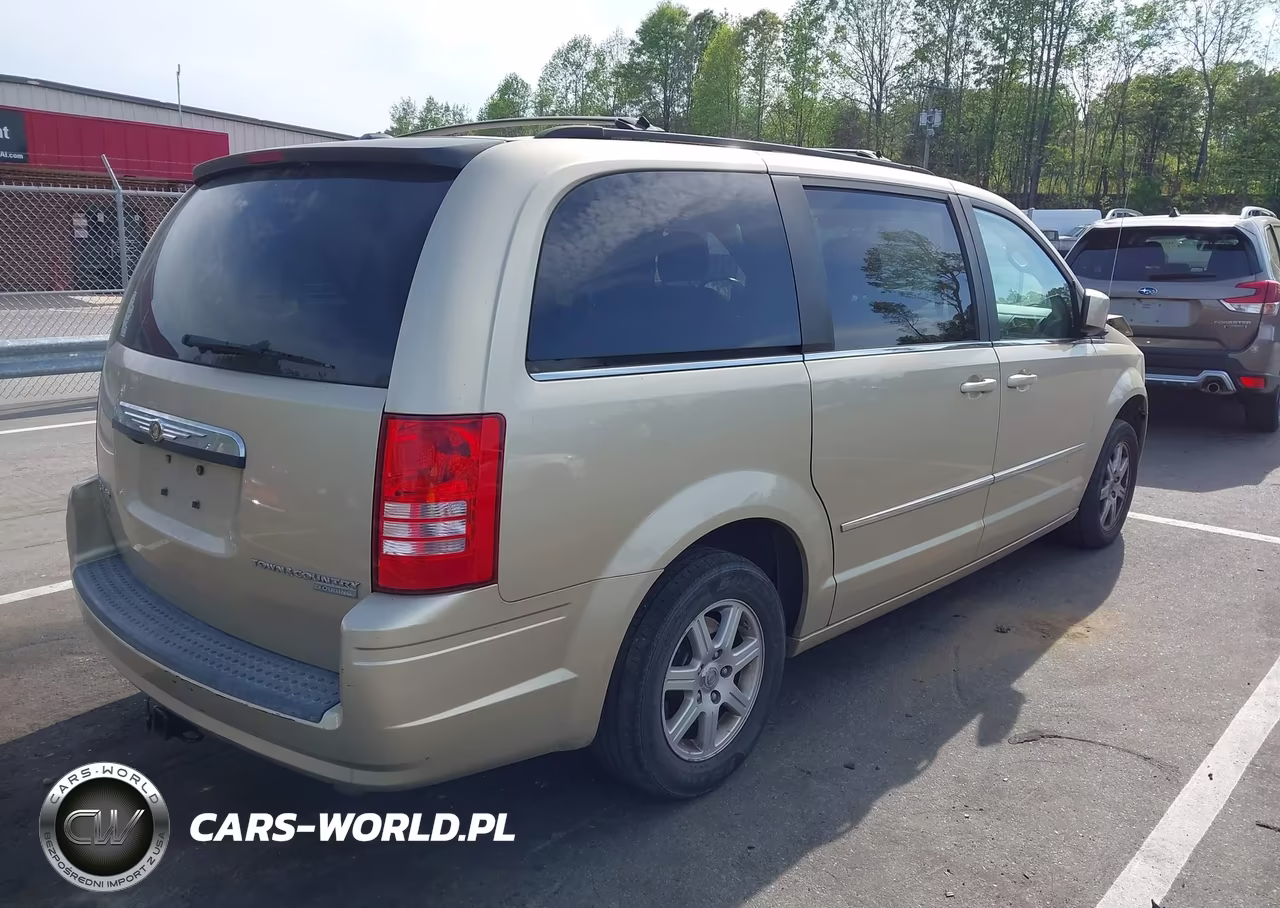 2010 Chrysler Town & Country Touring Plus VIN:2A4RR8DX9AR441405 - 4