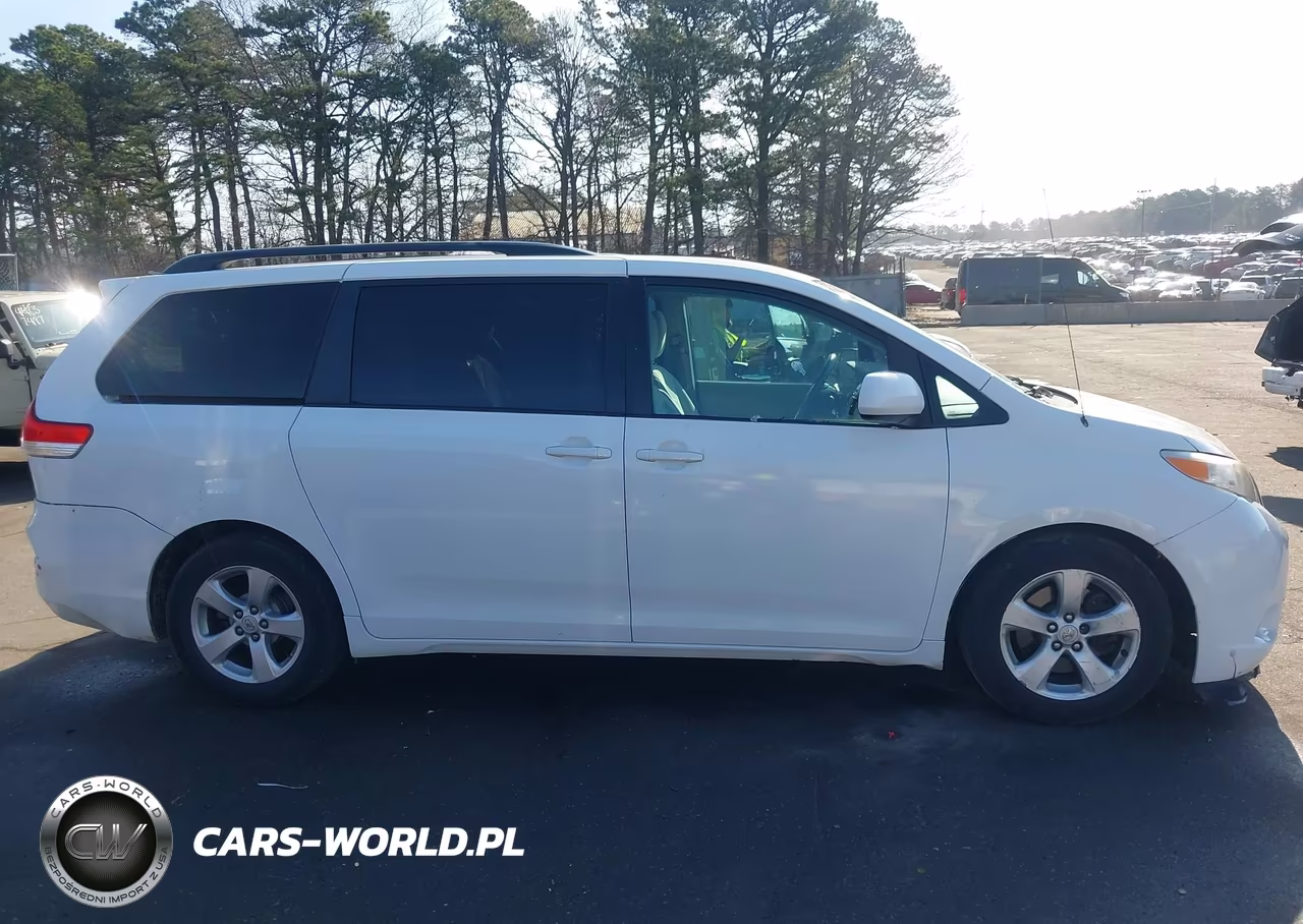 2011 Toyota Sienna Le V6 VIN:5TDKK3DC1BS079882 - 13
