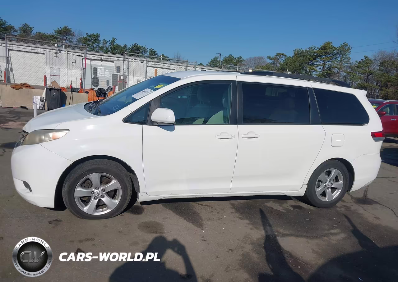 2011 Toyota Sienna Le V6 VIN:5TDKK3DC1BS079882 - 14