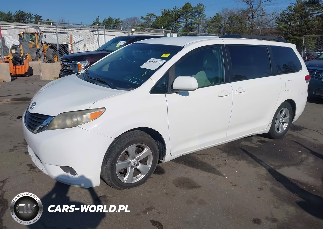 2011 Toyota Sienna Le V6 VIN:5TDKK3DC1BS079882 - 2