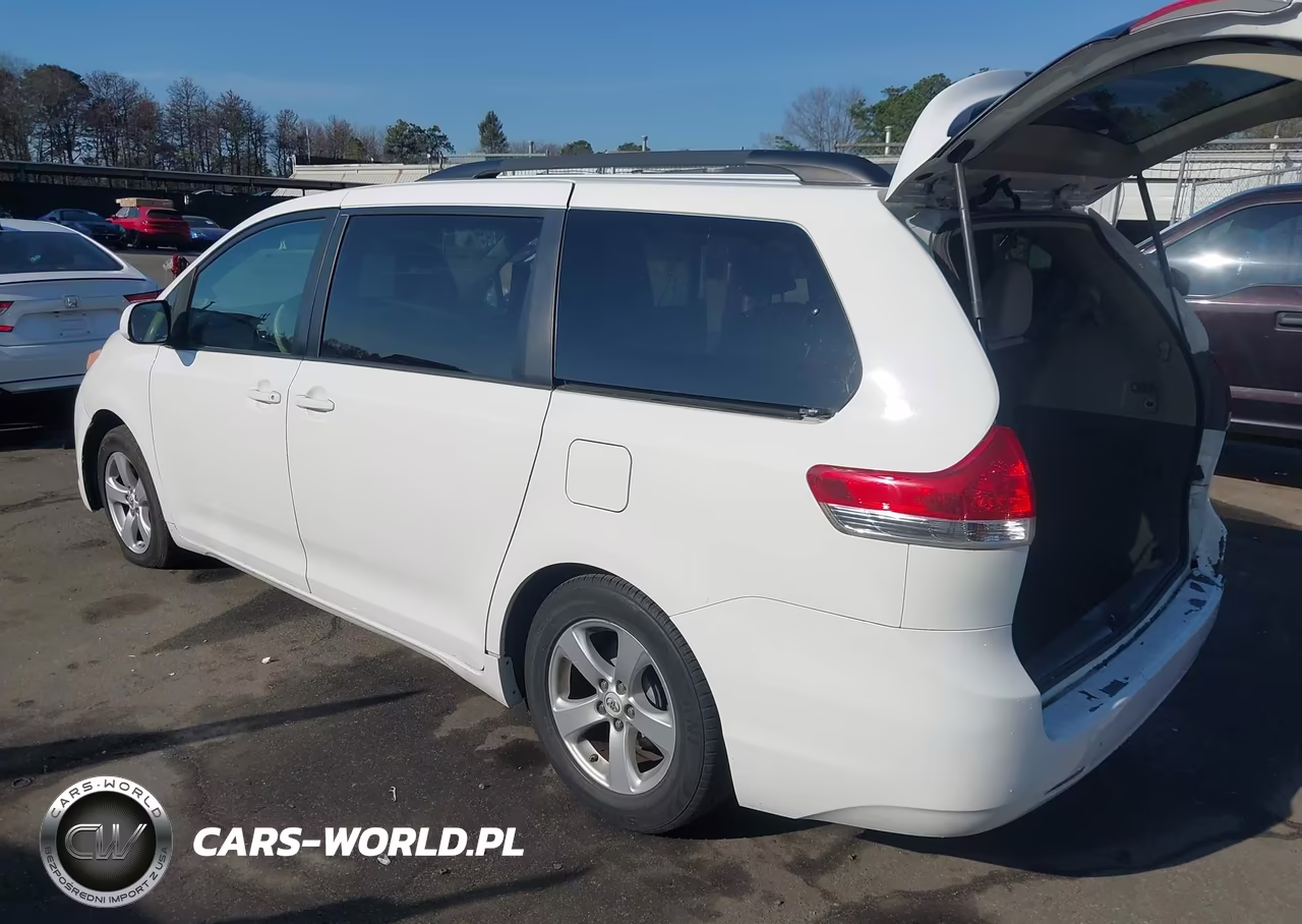 2011 Toyota Sienna Le V6 VIN:5TDKK3DC1BS079882 - 3