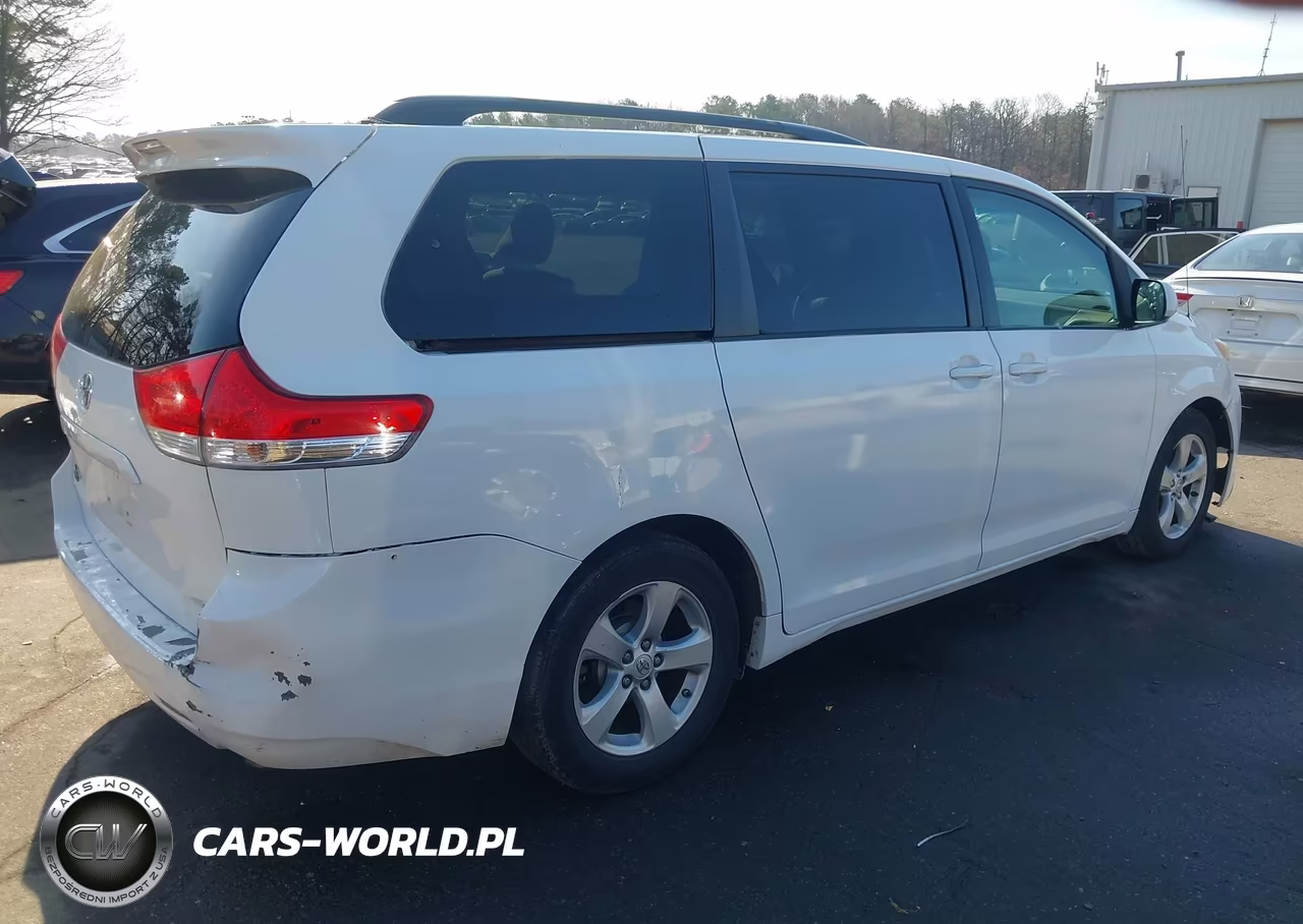 2011 Toyota Sienna Le V6 VIN:5TDKK3DC1BS079882 - 4