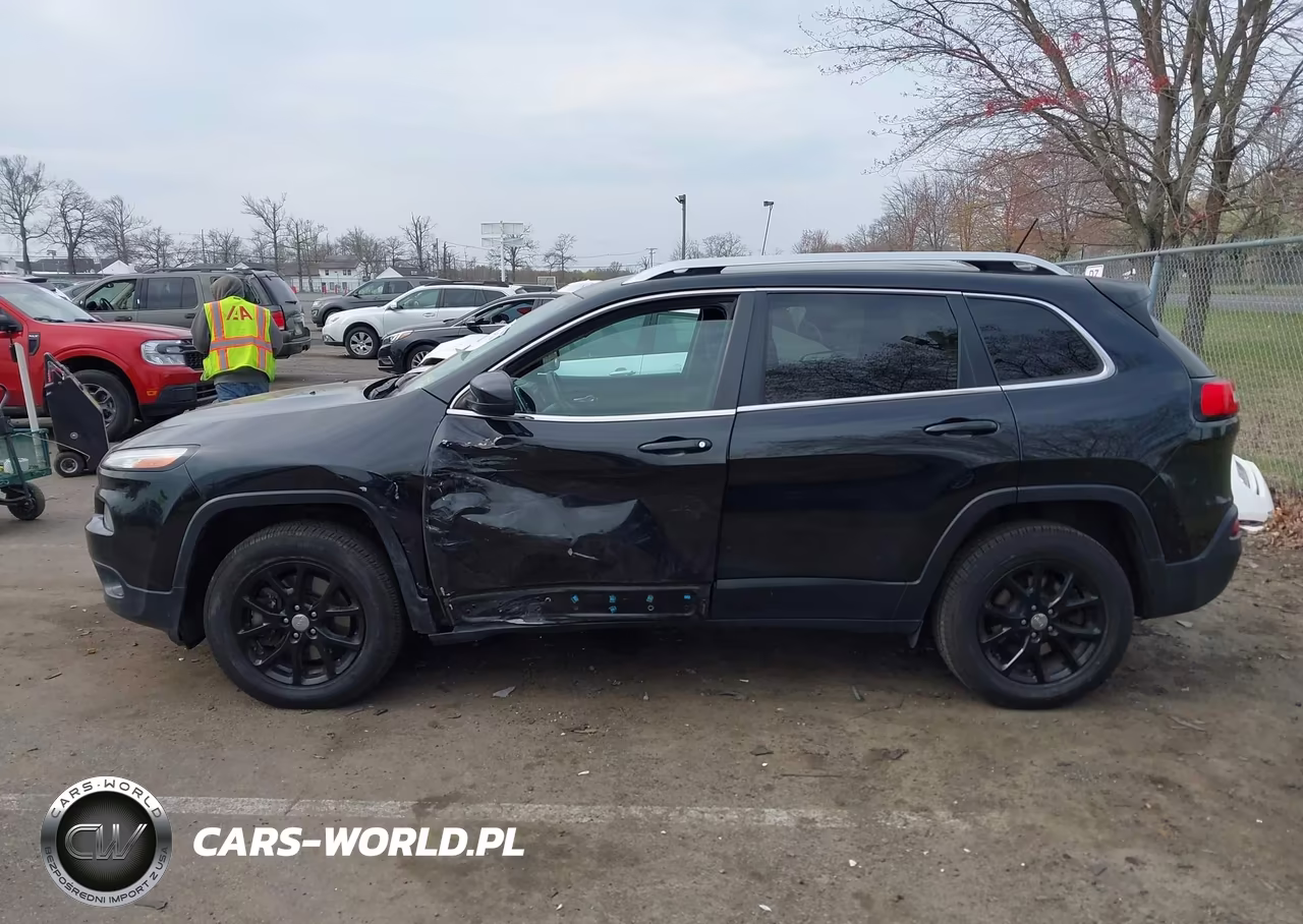 2015 Jeep Cherokee Latitude VIN:1C4PJMCB6FW750797 - 14