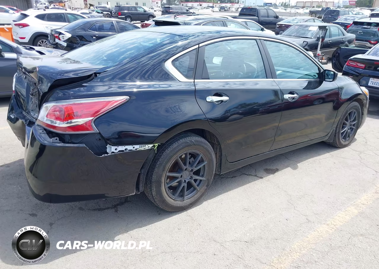 2015 Nissan Altima 2.5 S VIN:1N4AL3AP8FC568647 - 4