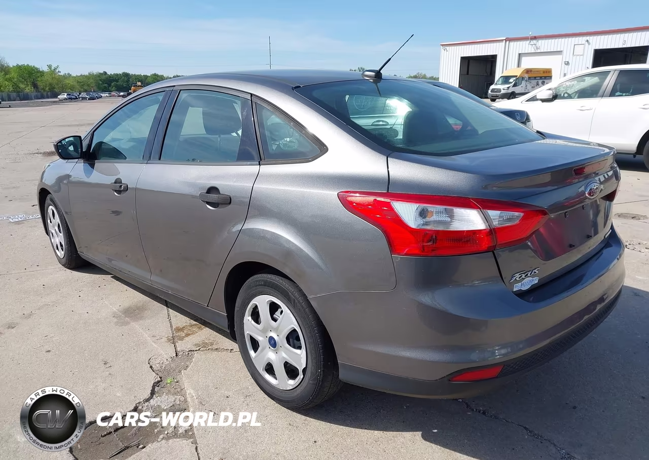 2012 Ford Focus S VIN:1FAHP3E27CL429073 - 3