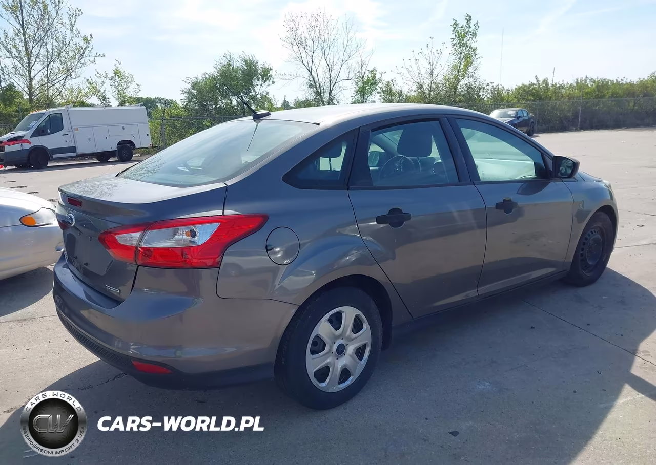 2012 Ford Focus S VIN:1FAHP3E27CL429073 - 4