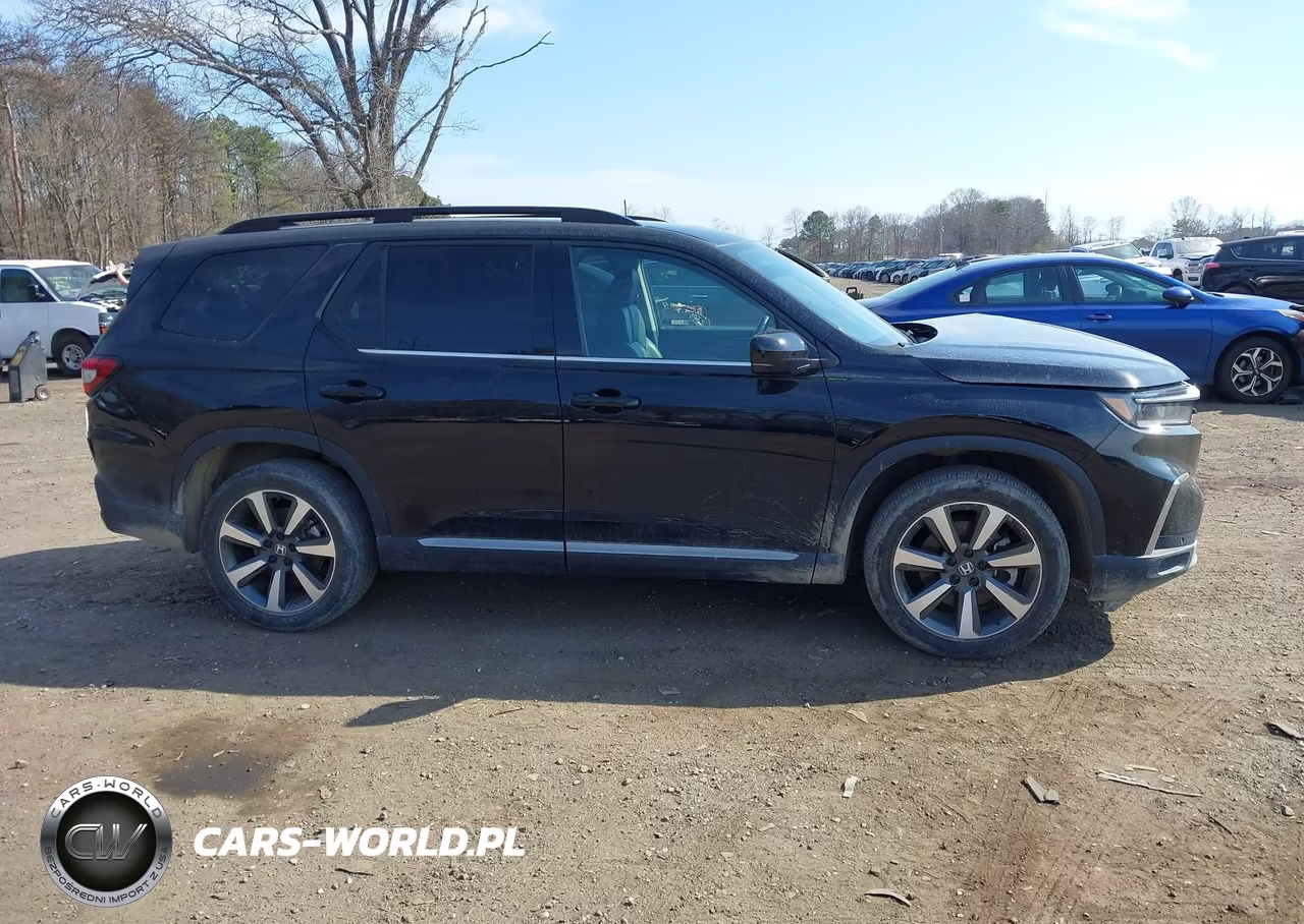 2025 Honda Pilot Touring VIN:5FNYG1H77SB004704 - 13