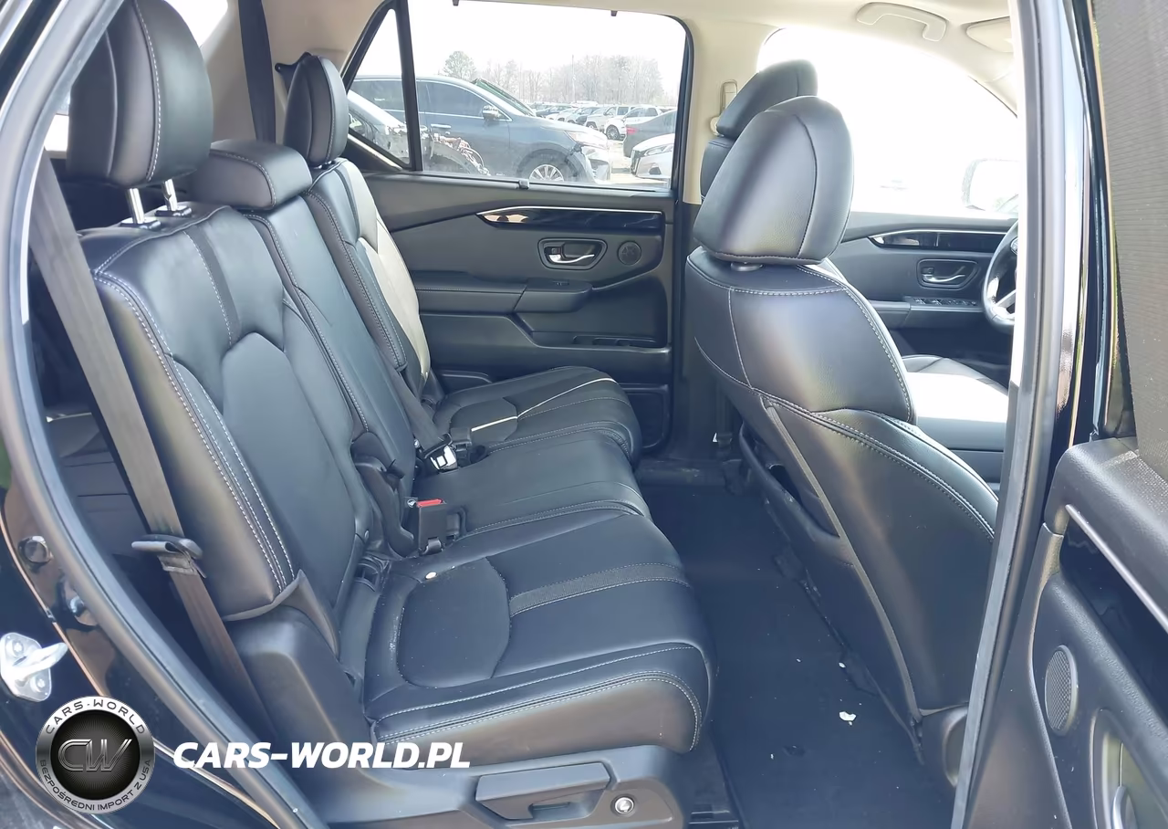 2025 Honda Pilot Touring VIN:5FNYG1H77SB004704 - 8