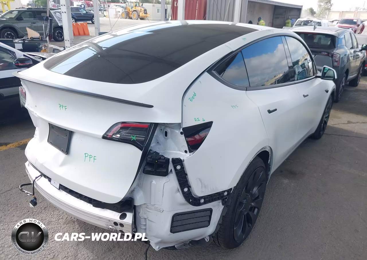 2022 Tesla Model Y Performance Dual Motor All-Wheel Drive VIN:7SAYGDEF3NF530381 - 4