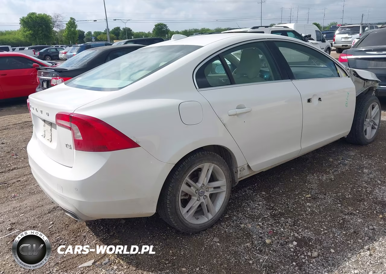 2015 Volvo S60 T5 Premier VIN:YV140MFK2F2338332 - 4