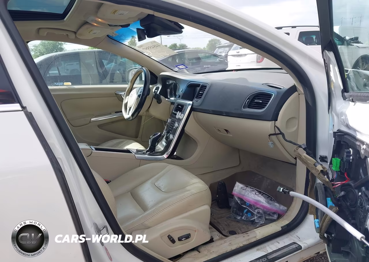 2015 Volvo S60 T5 Premier VIN:YV140MFK2F2338332 - 5