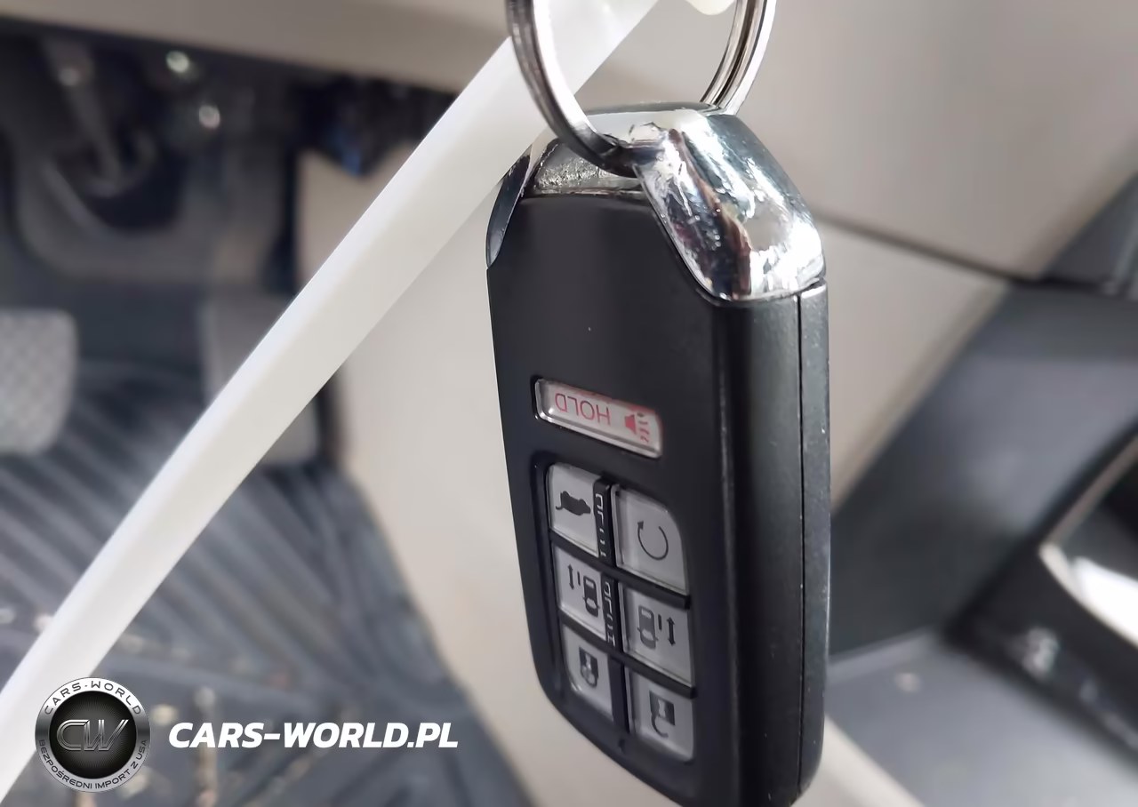 2018 Honda Odyssey Touring VIN:5FNRL6H88JB026568 - 11