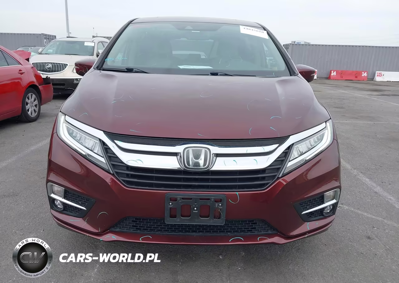 2018 Honda Odyssey Touring VIN:5FNRL6H88JB026568 - 13
