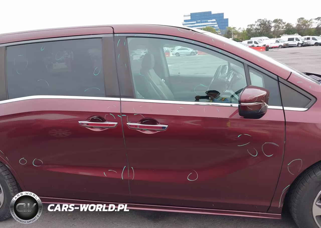 2018 Honda Odyssey Touring VIN:5FNRL6H88JB026568 - 14