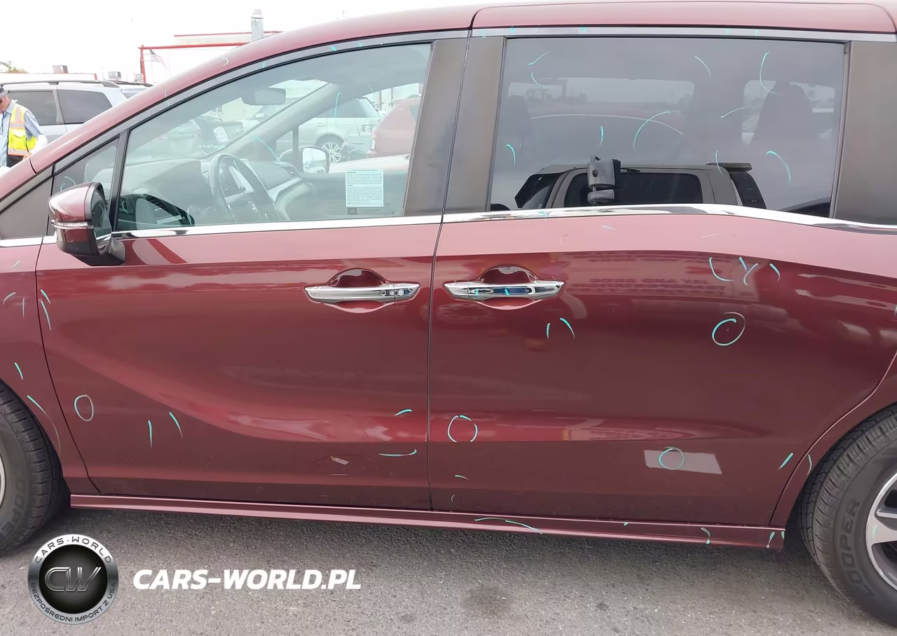 2018 Honda Odyssey Touring VIN:5FNRL6H88JB026568 - 15