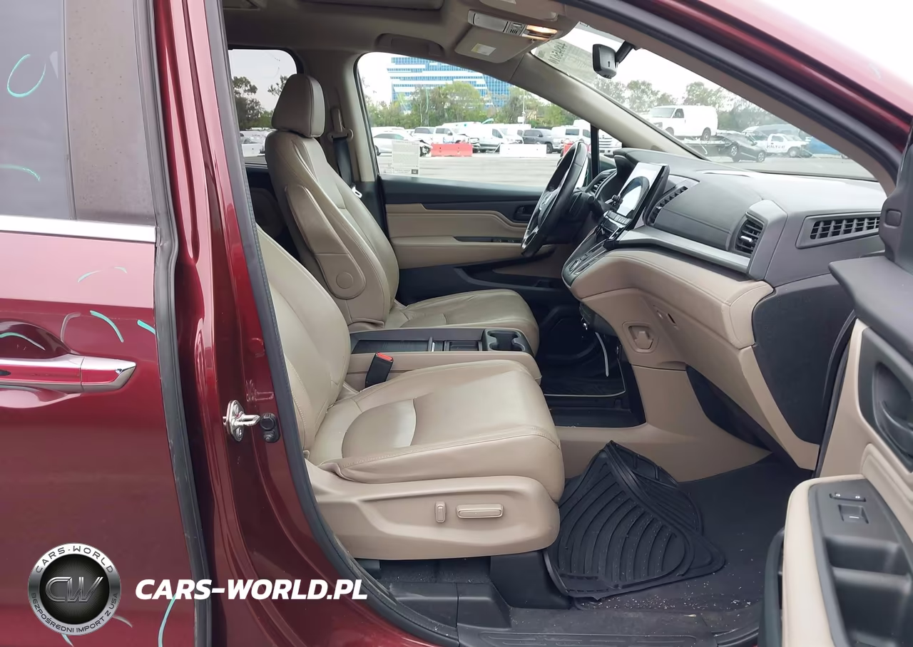 2018 Honda Odyssey Touring VIN:5FNRL6H88JB026568 - 5