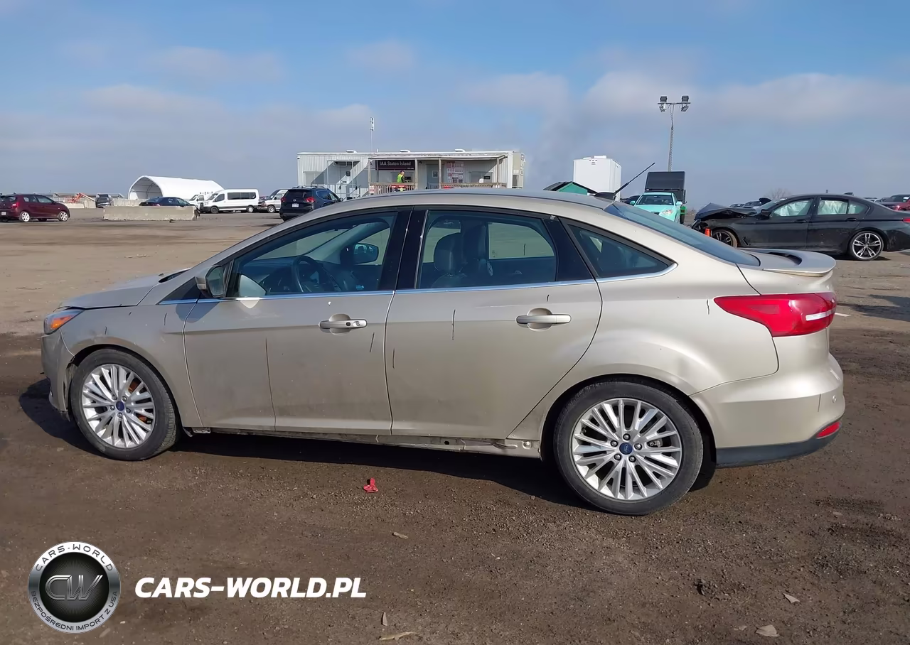 2017 Ford Focus Titanium VIN:1FADP3J24HL335602 - 14