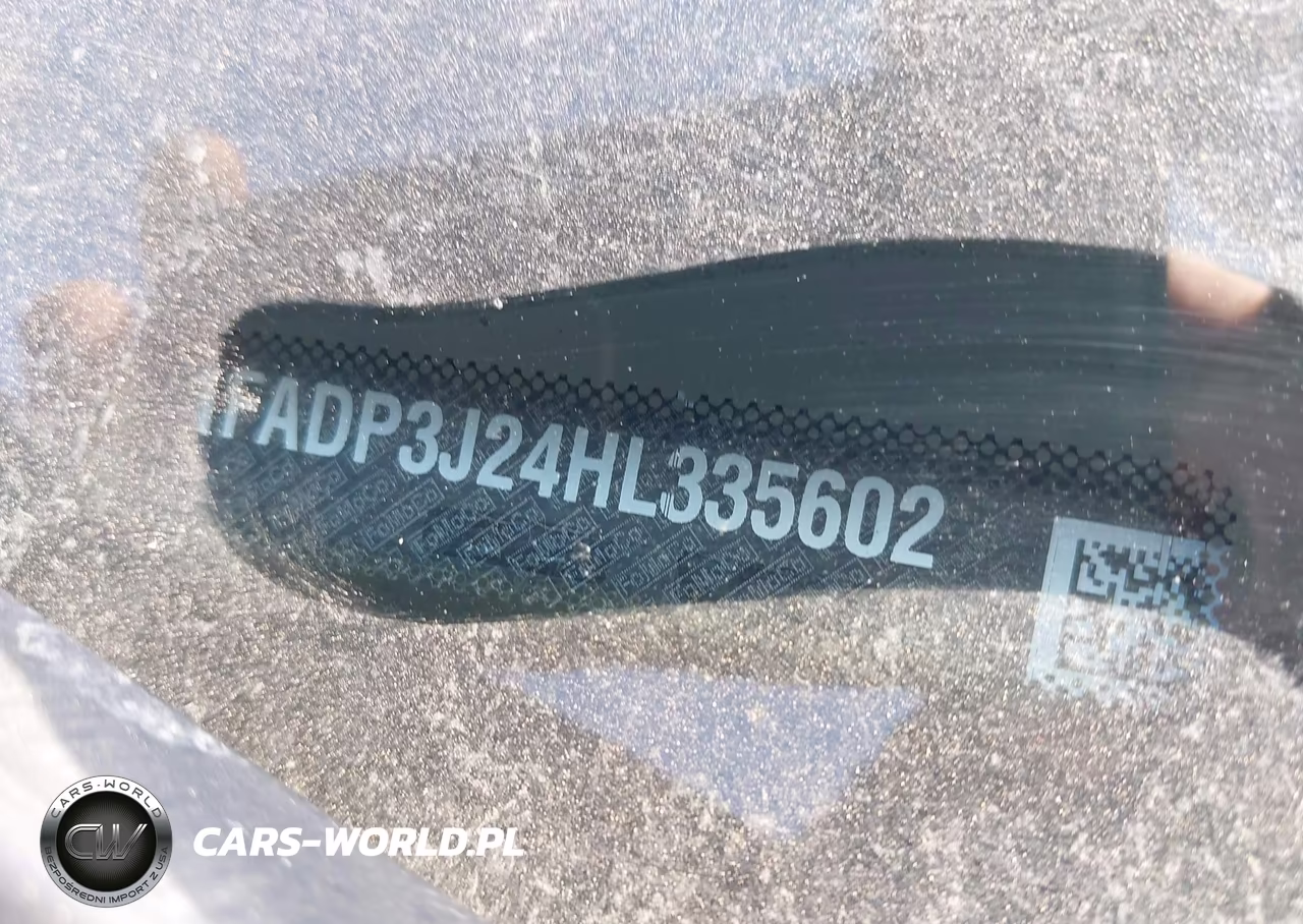 2017 Ford Focus Titanium VIN:1FADP3J24HL335602 - 17