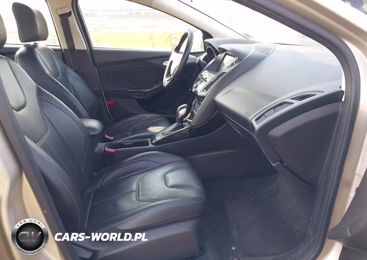 2017 Ford Focus Titanium VIN:1FADP3J24HL335602 - 5
