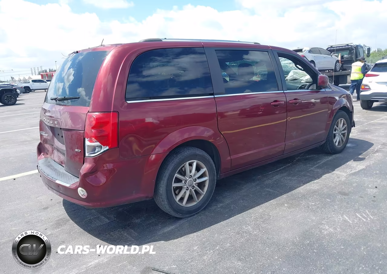 2018 Dodge Grand Caravan Sxt VIN:2C4RDGCG8JR259436 - 4
