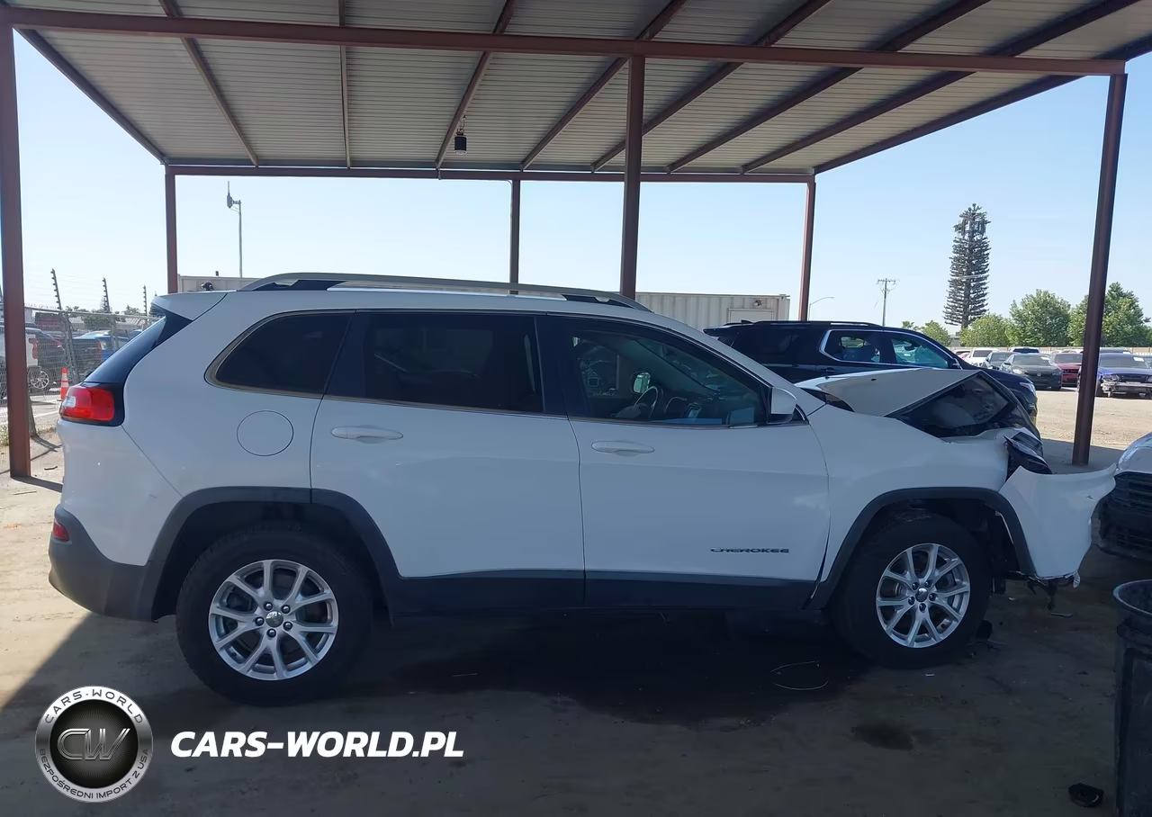 2015 Jeep Cherokee Latitude VIN:1C4PJMCBXFW514928 - 13