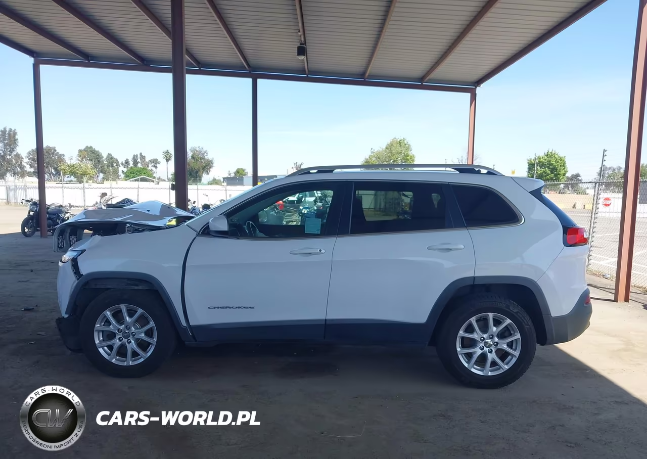 2015 Jeep Cherokee Latitude VIN:1C4PJMCBXFW514928 - 14