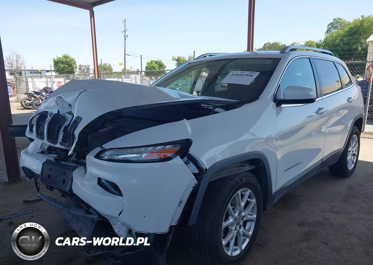 2015 Jeep Cherokee Latitude VIN:1C4PJMCBXFW514928 - 2
