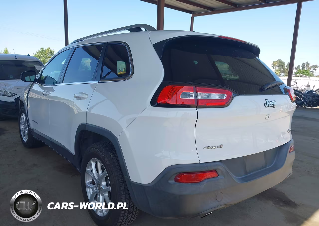 2015 Jeep Cherokee Latitude VIN:1C4PJMCBXFW514928 - 3