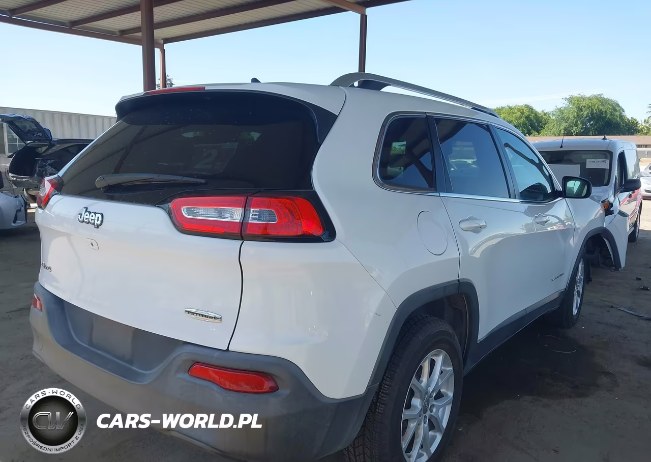 2015 Jeep Cherokee Latitude VIN:1C4PJMCBXFW514928 - 4