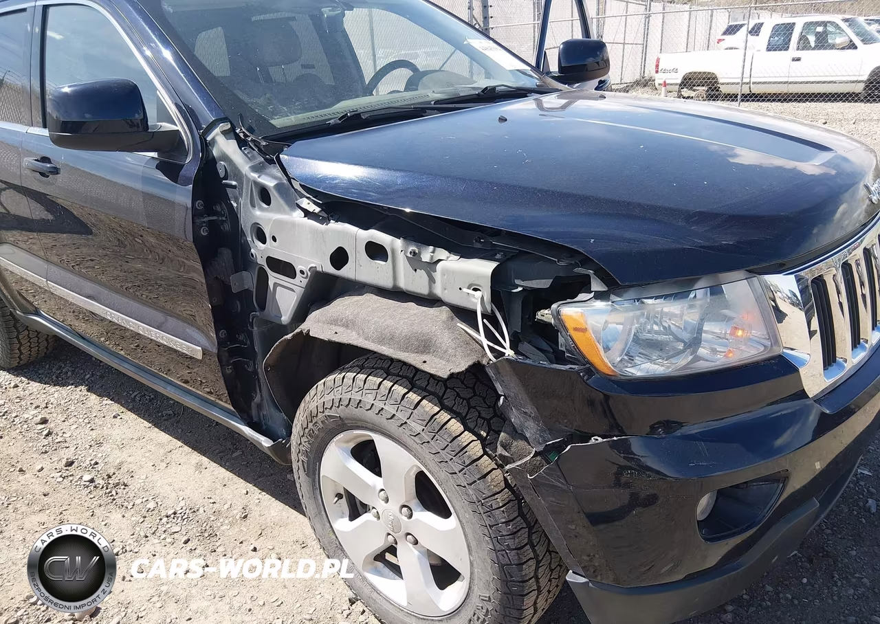 2011 Jeep Grand Cherokee Laredo VIN:1J4RR4GG7BC563405 - 6