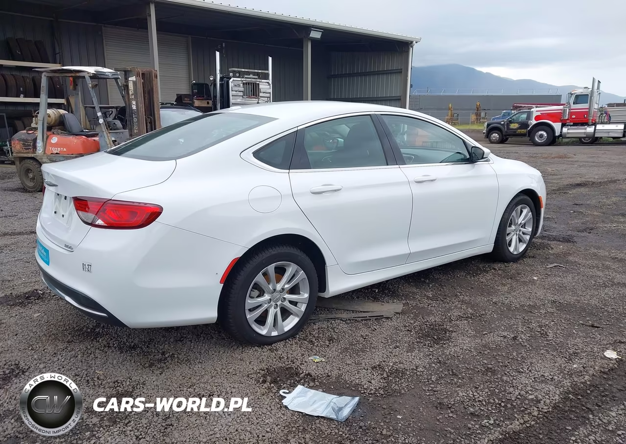 2015 Chrysler 200 Limited VIN:1C3CCCAB3FN742222 - 4