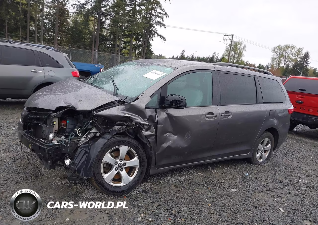 2018 Toyota Sienna Le 8 Passenger VIN:5TDKZ3DC3JS927612 - 15