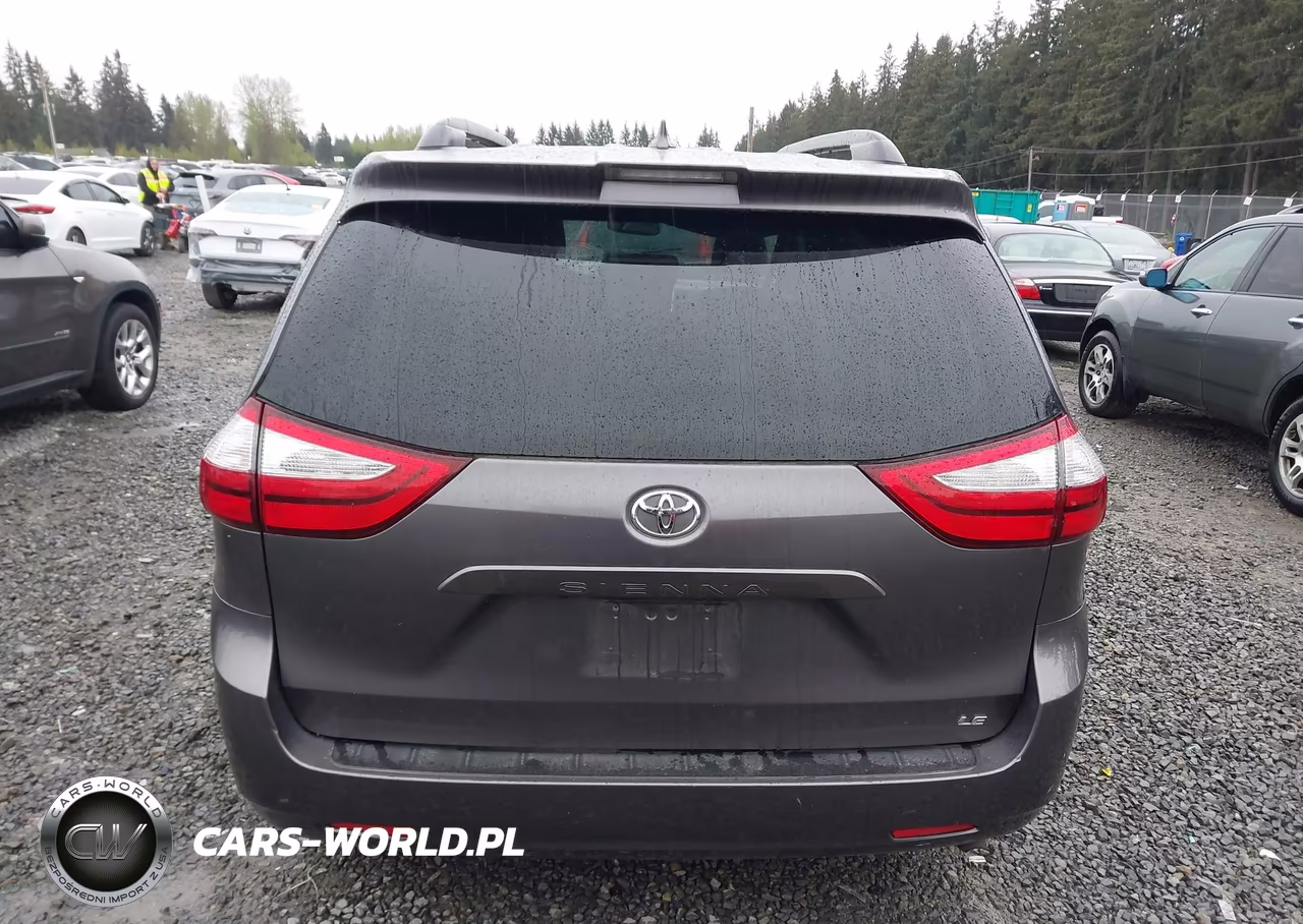 2018 Toyota Sienna Le 8 Passenger VIN:5TDKZ3DC3JS927612 - 17