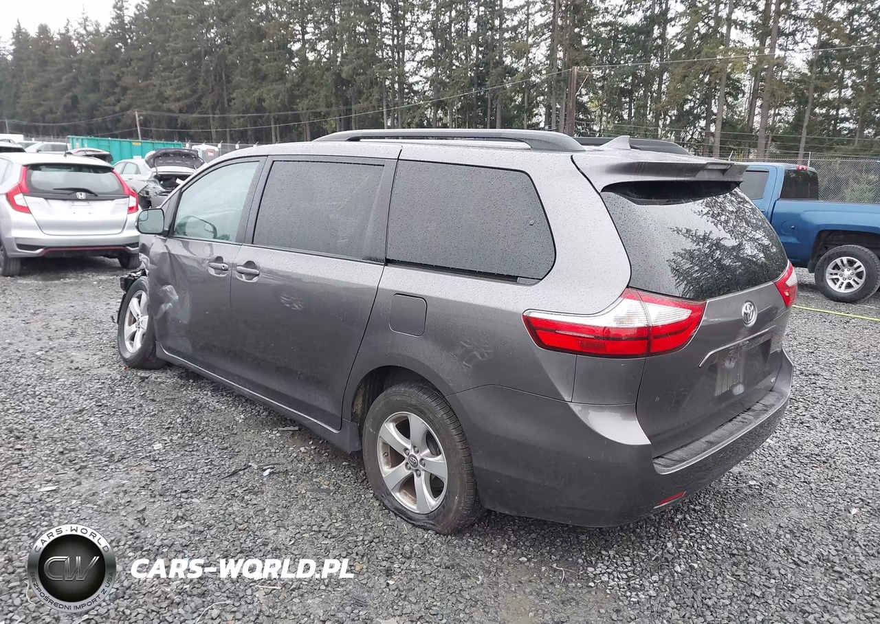 2018 Toyota Sienna Le 8 Passenger VIN:5TDKZ3DC3JS927612 - 3