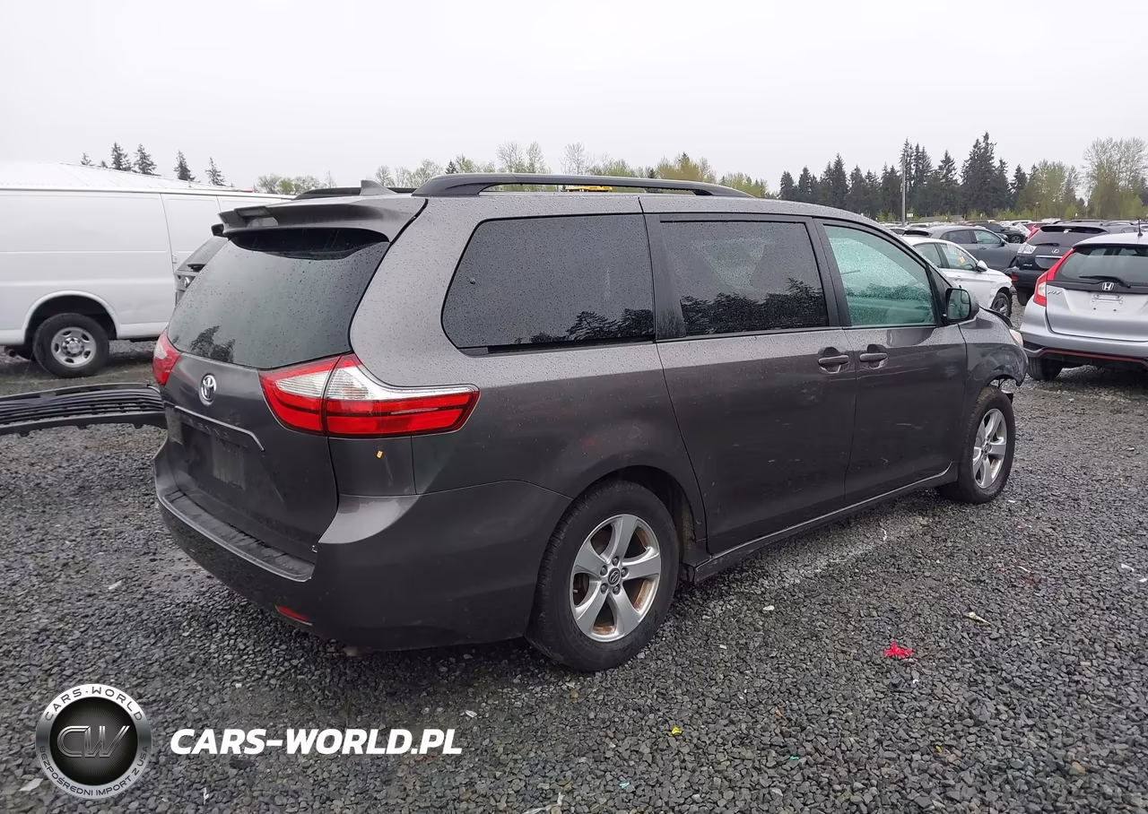 2018 Toyota Sienna Le 8 Passenger VIN:5TDKZ3DC3JS927612 - 4