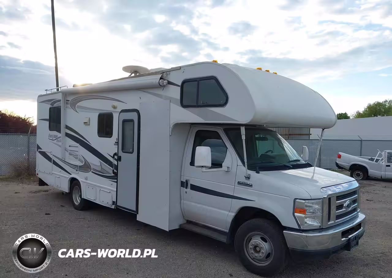 2013 Ford Econoline E450 Super Duty Cutaway Van