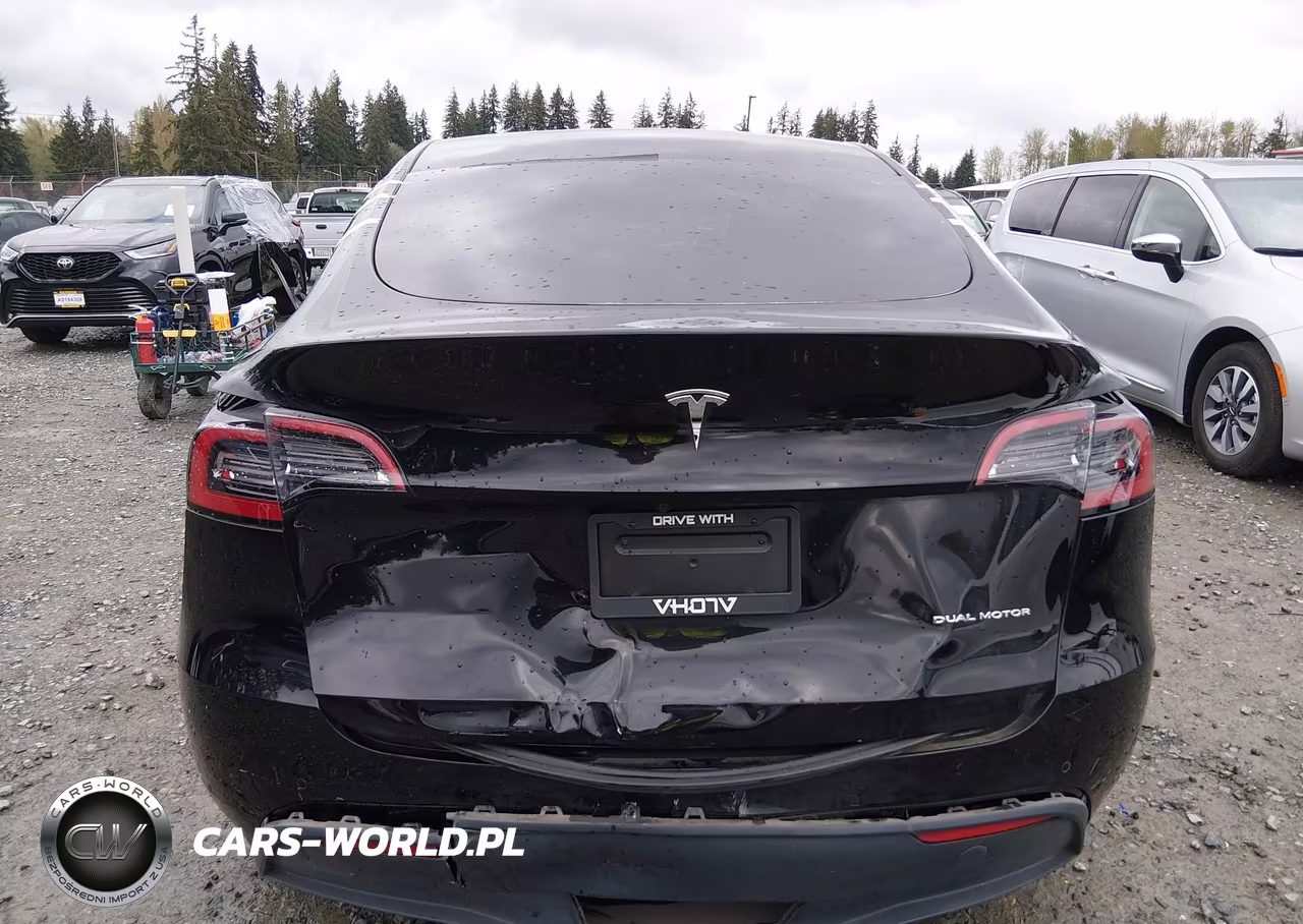 2022 Tesla Model Y Long Range Dual Motor All-Wheel Drive VIN:7SAYGAEE1NF535083 - 17