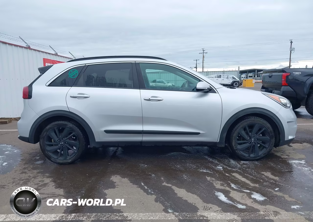 2019 Kia Niro S Touring VIN:KNDCC3LC9K5254002 - 13