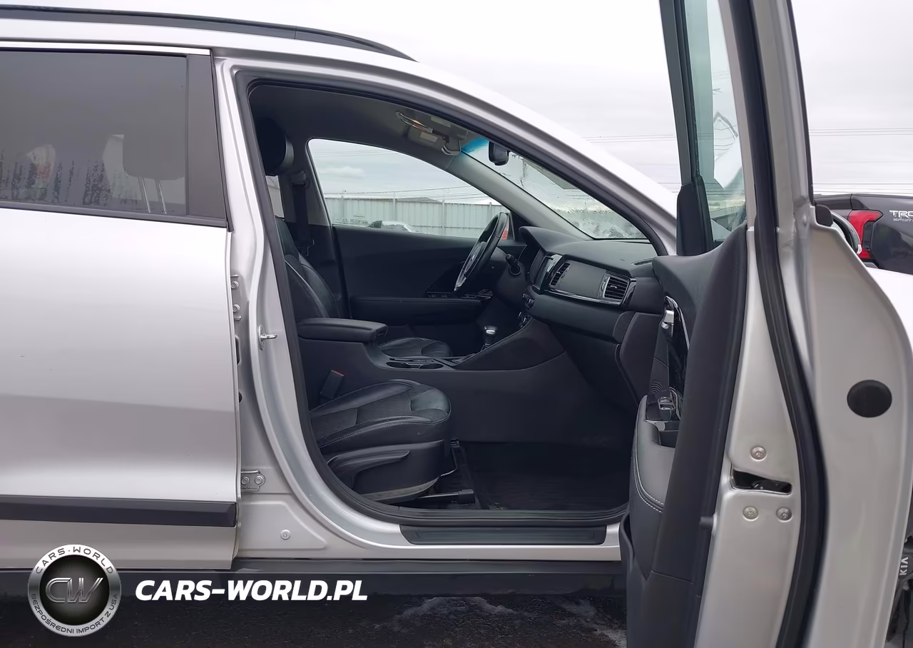 2019 Kia Niro S Touring VIN:KNDCC3LC9K5254002 - 5