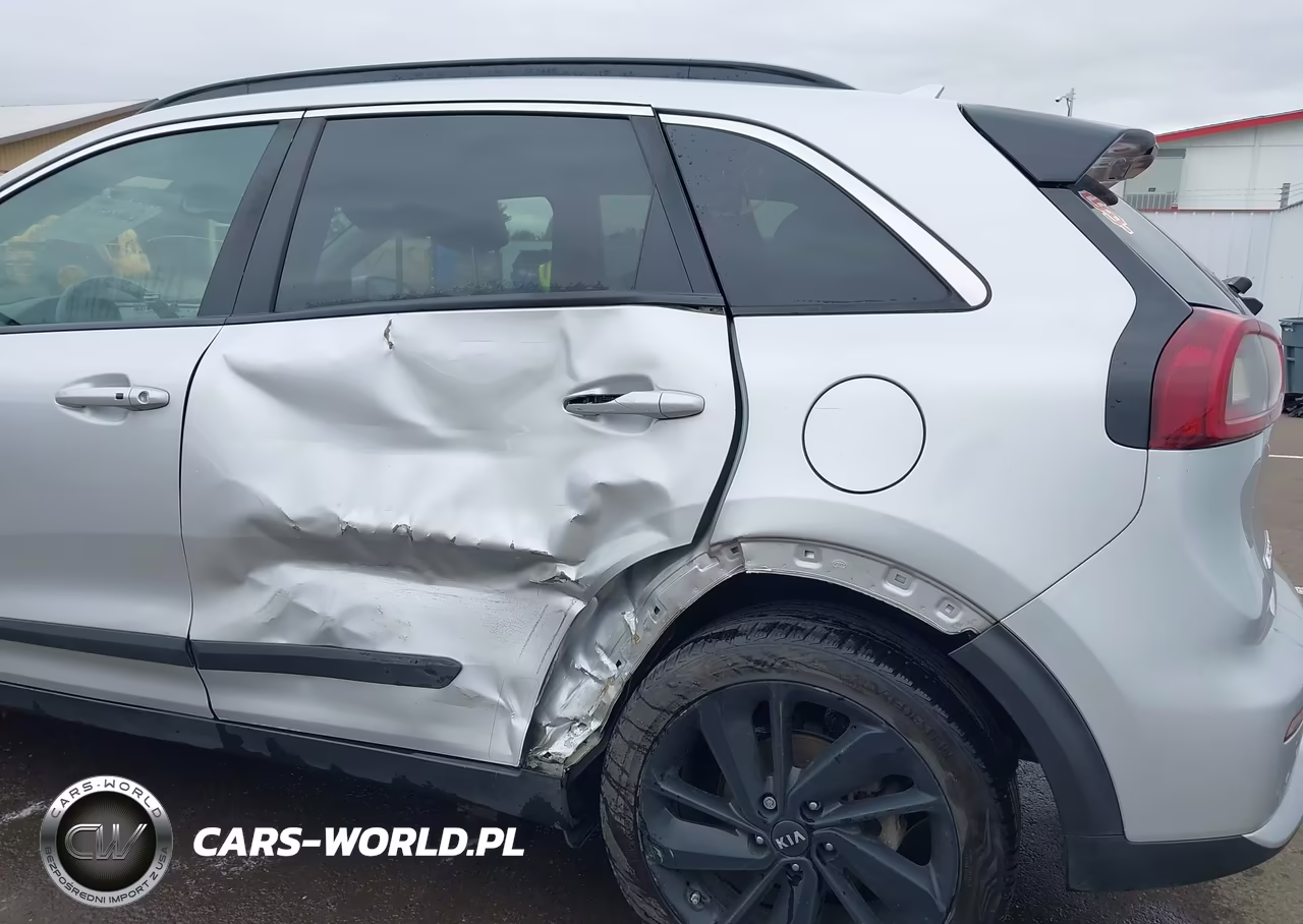 2019 Kia Niro S Touring VIN:KNDCC3LC9K5254002 - 6