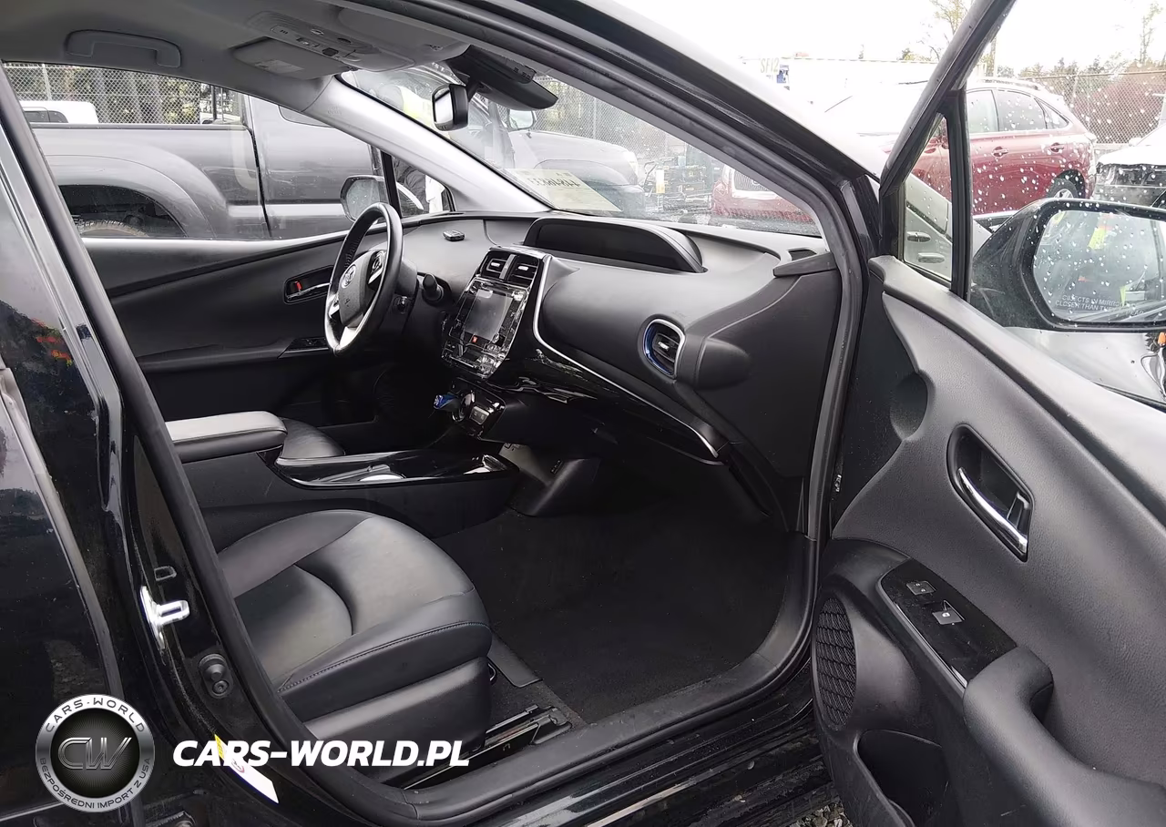2016 Toyota Prius Four Touring VIN:JTDKARFU5G3506436 - 17