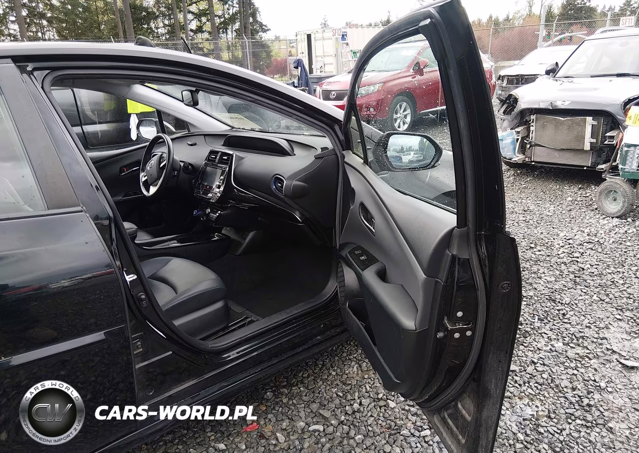 2016 Toyota Prius Four Touring VIN:JTDKARFU5G3506436 - 5