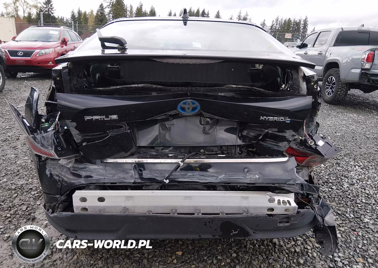 2016 Toyota Prius Four Touring VIN:JTDKARFU5G3506436 - 6