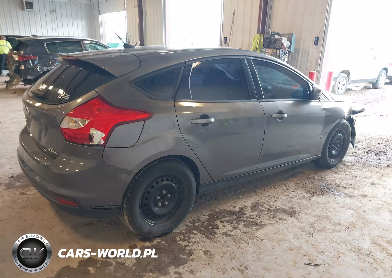 2012 Ford Focus Se VIN:1FAHP3K25CL466496 - 4
