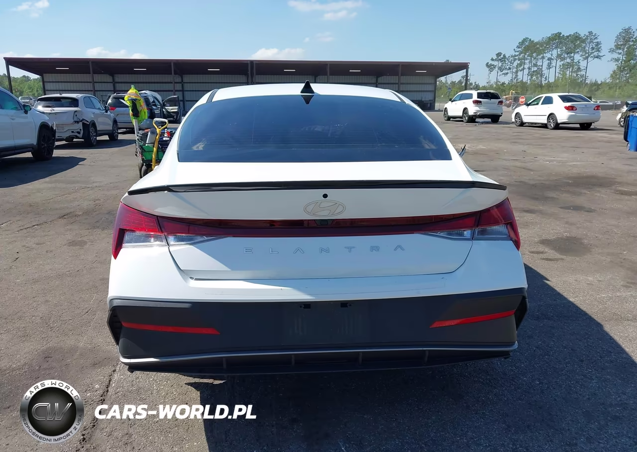 2025 Hyundai Elantra Sel Sport VIN:KMHLM4DG9SU930826 - 17